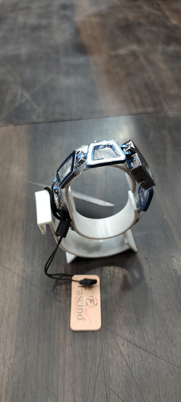 Geometric Bracelet Analog Watch in Deep Blue