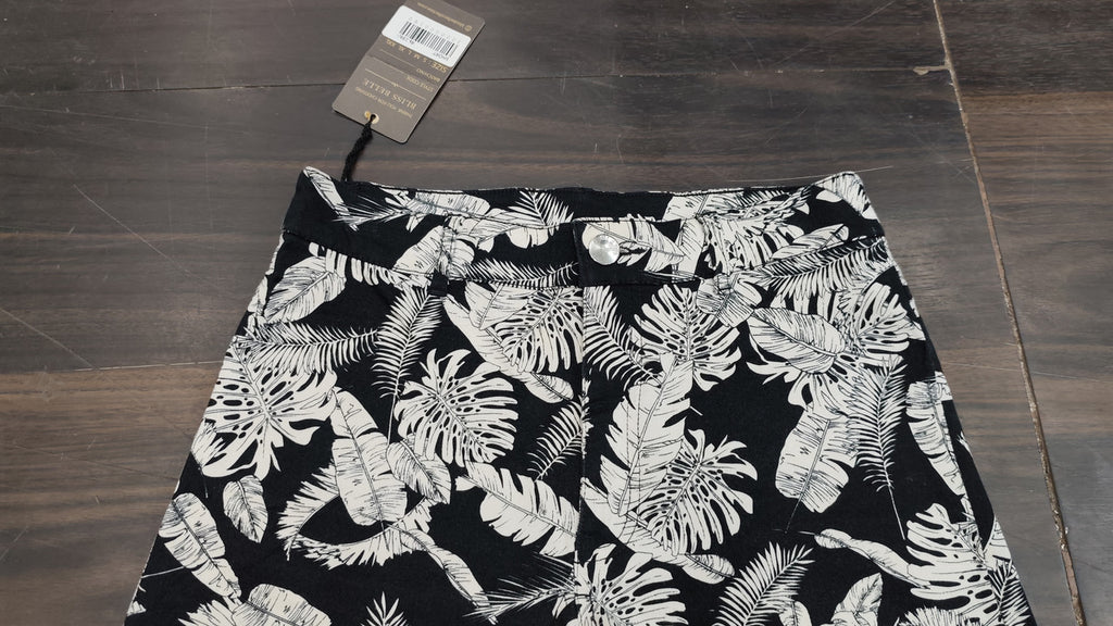 High-Waisted Black & White Leaf Pattern Shorts : Size 32