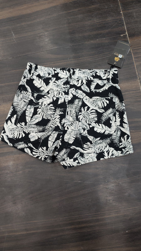 High-Waisted Black & White Leaf Pattern Shorts : Size 32
