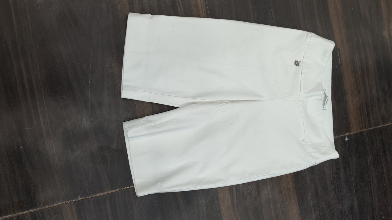 Pull-On Bermuda Shorts : Size 28