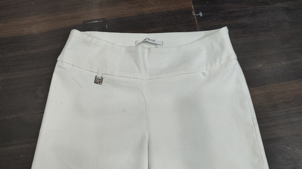 Pull-On Bermuda Shorts : Size 28