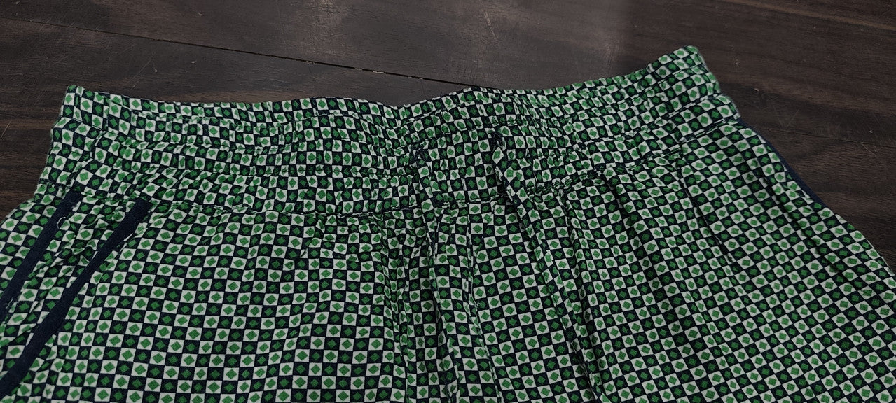 Green Geometric Print Dolphin Shorts : Size 28