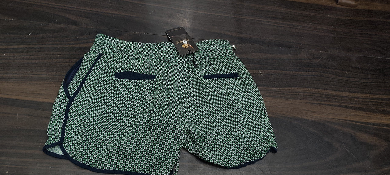 Green Geometric Print Dolphin Shorts : Size 28