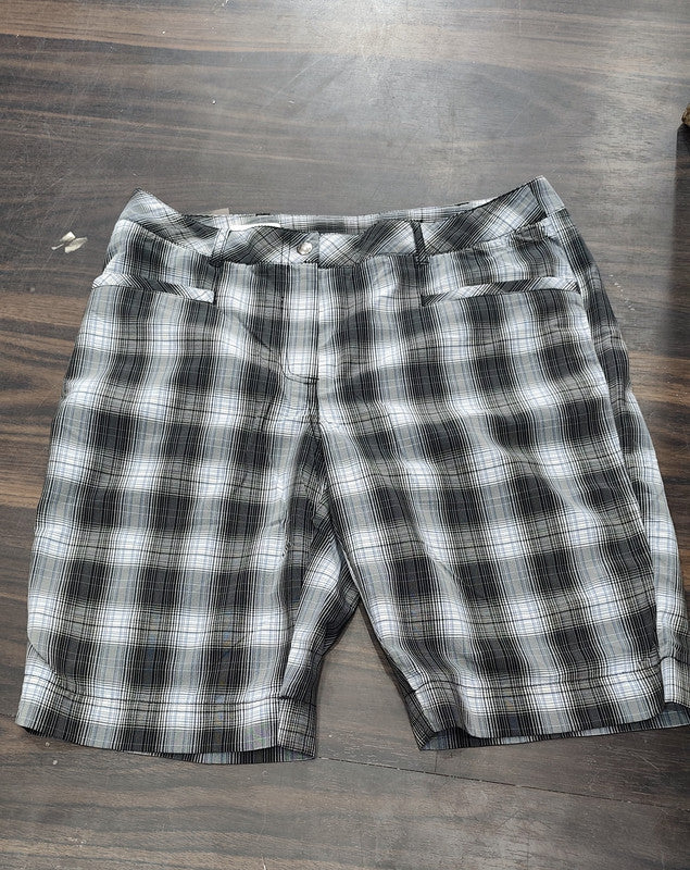 Classic Black & White Plaid Casual Chino Shorts : Size 34