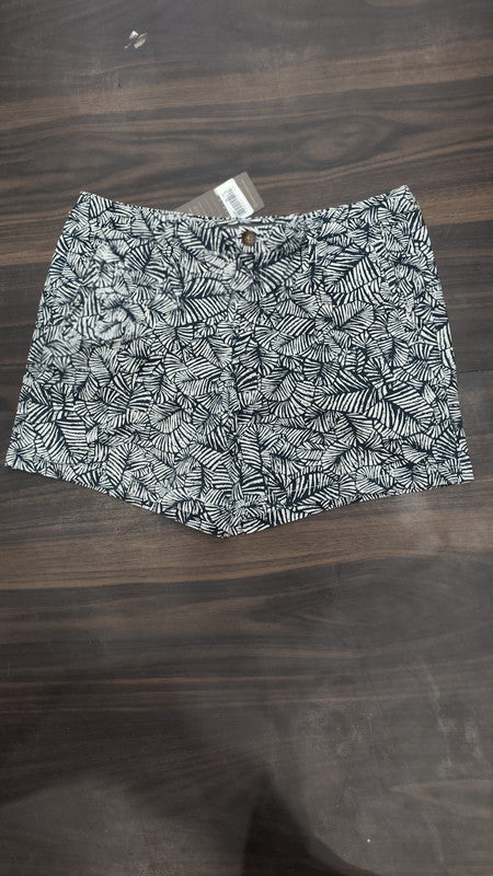 Black and White Leaf Print Casual Shorts : Size 34