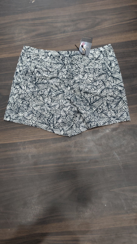 Black and White Leaf Print Casual Shorts : Size 34