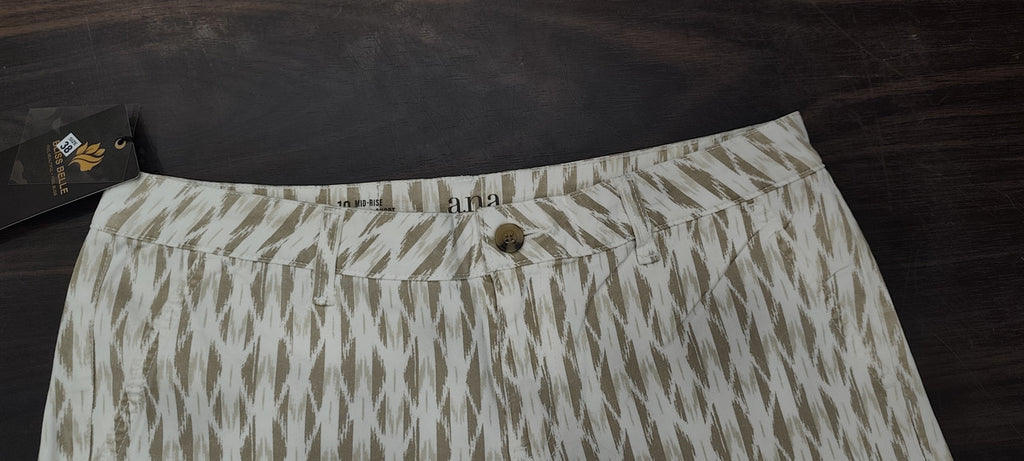 Mid-Rise Twill Chino Shorts : Size 38