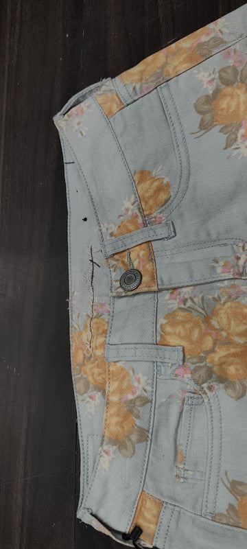 American Eagle Floral Print Stretch Denim Shorts : Size 28
