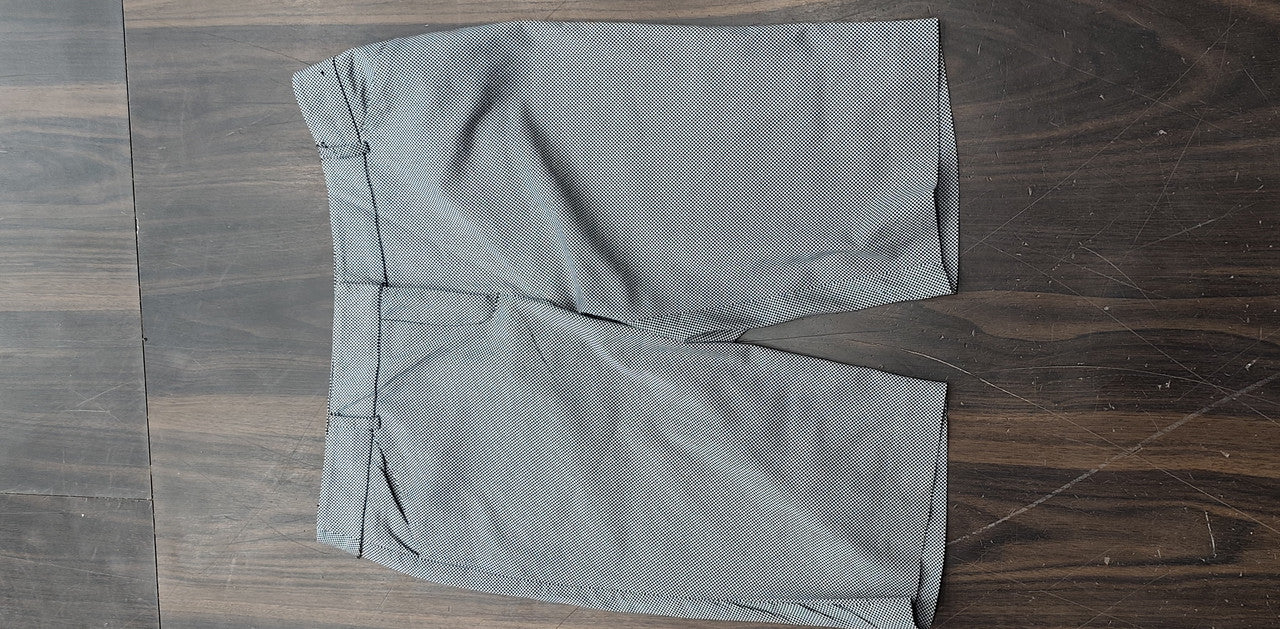 Textured Slim Fit Bermuda Shorts : Size 36