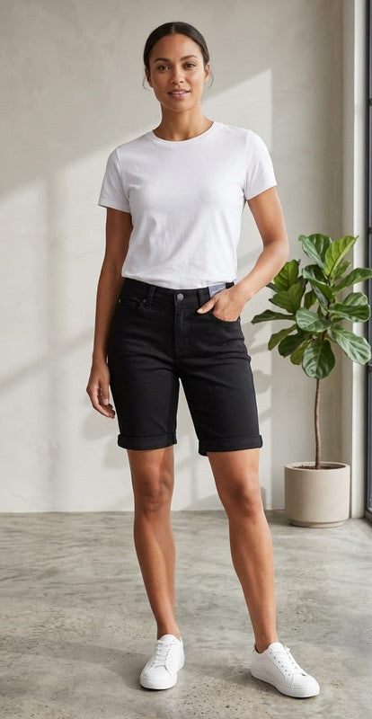 Universal Thread Women's Black Bermuda Denim Shorts : Size 28