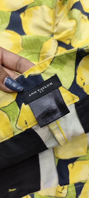 Ann Taylor Lemon Print City Shorts : Size 32