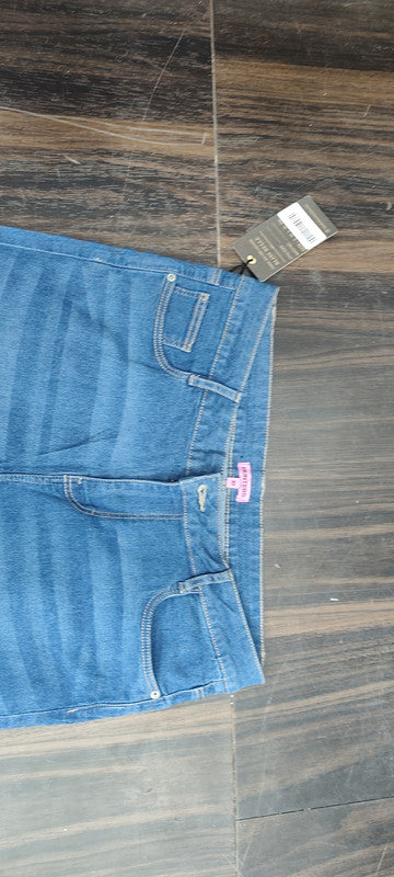 Women's Mid-Rise Cuffed Denim Bermuda Shorts : Size 34
