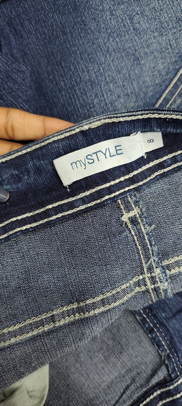 Mid-Rise Blue Cuffed Denim Shorts for Women : Size 38