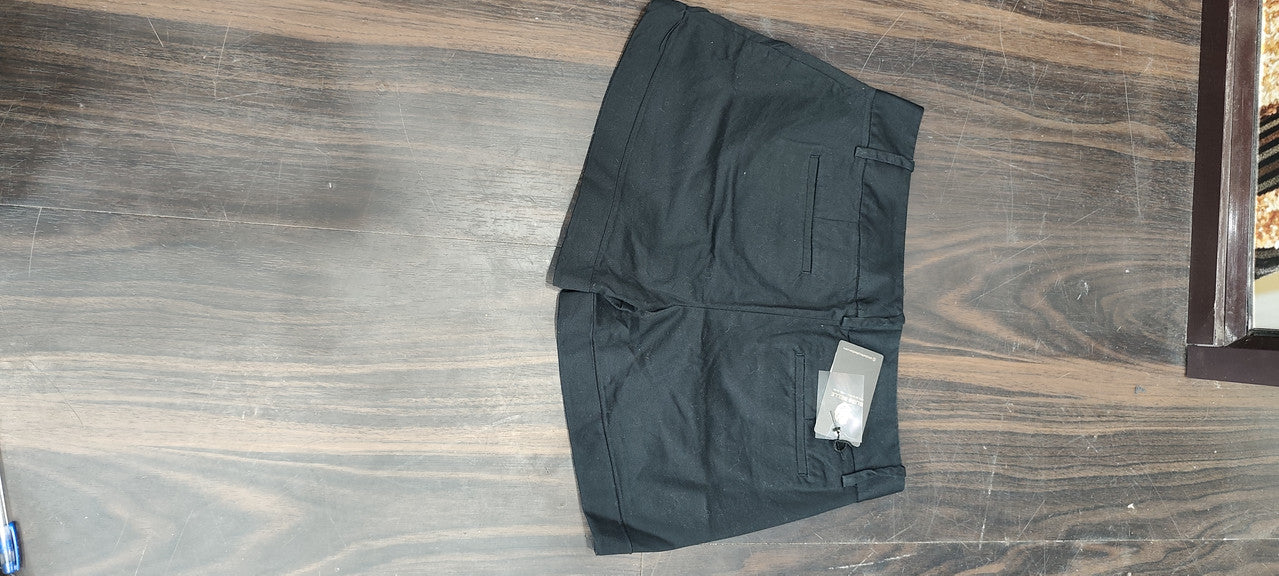 Calvin Klein Women's Low-Rise Cuffed Chino Shorts – Black : Size 34
