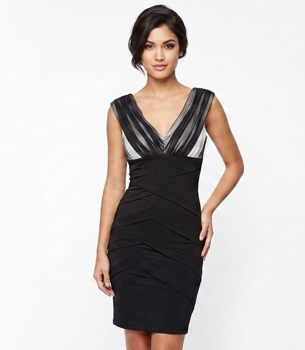 V-Neck Ruched Two-Tone Sheath Dress - Size: M