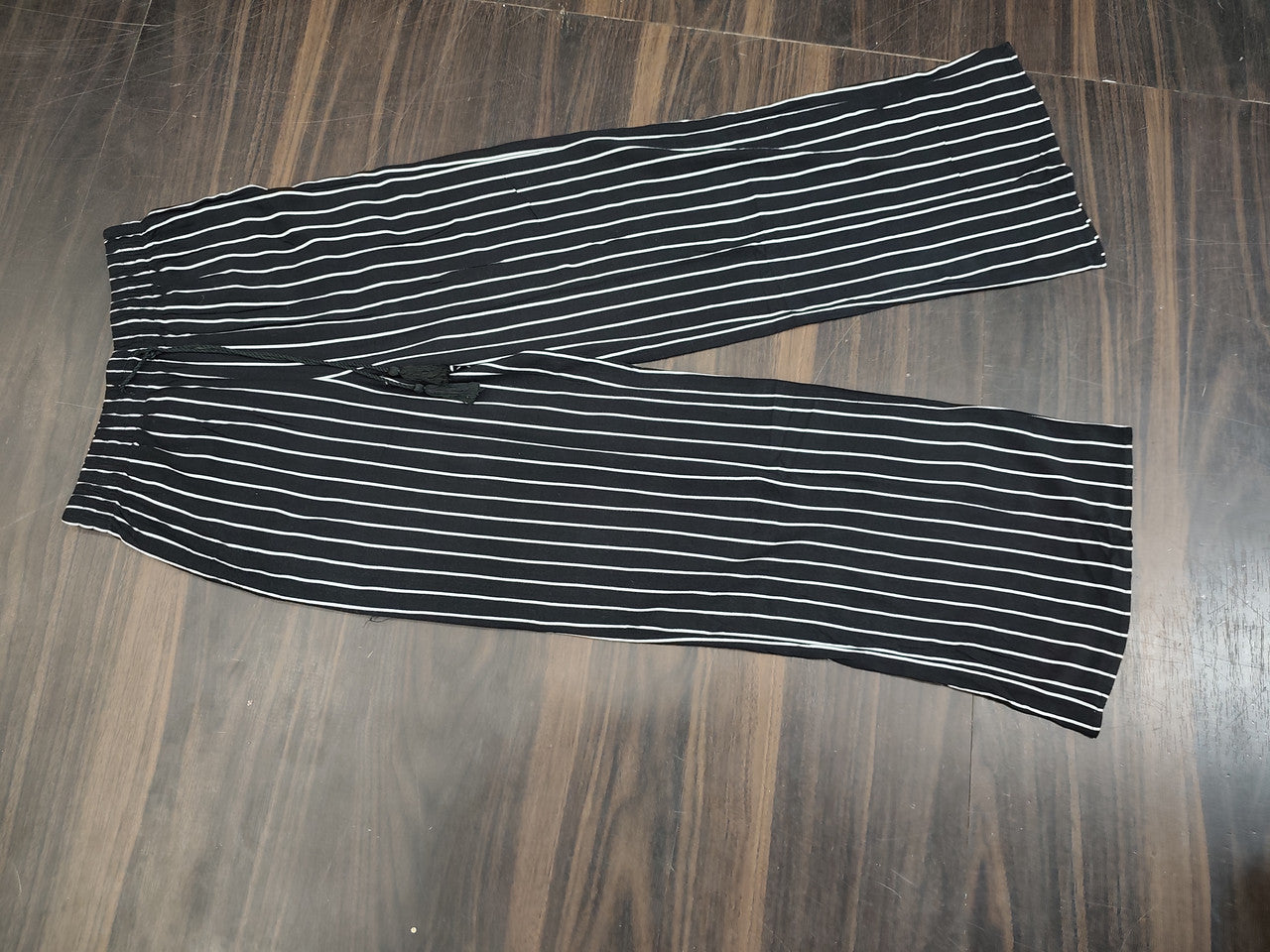 Women's Stylish Black & White Vertical Striped Wide-Leg Palazzo Pants - Black - Size: 26