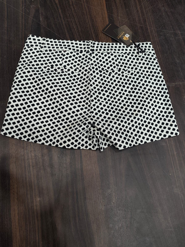 Women’s Black & White Diamond Print Shorts : Size 30