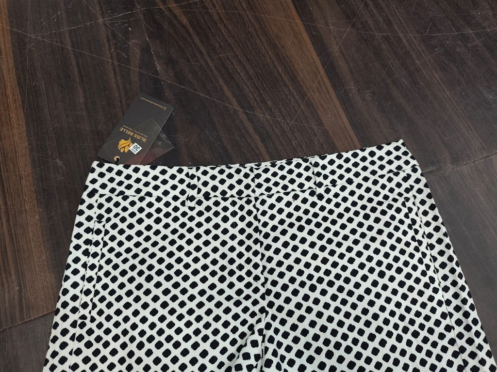 Women’s Black & White Diamond Print Shorts : Size 30