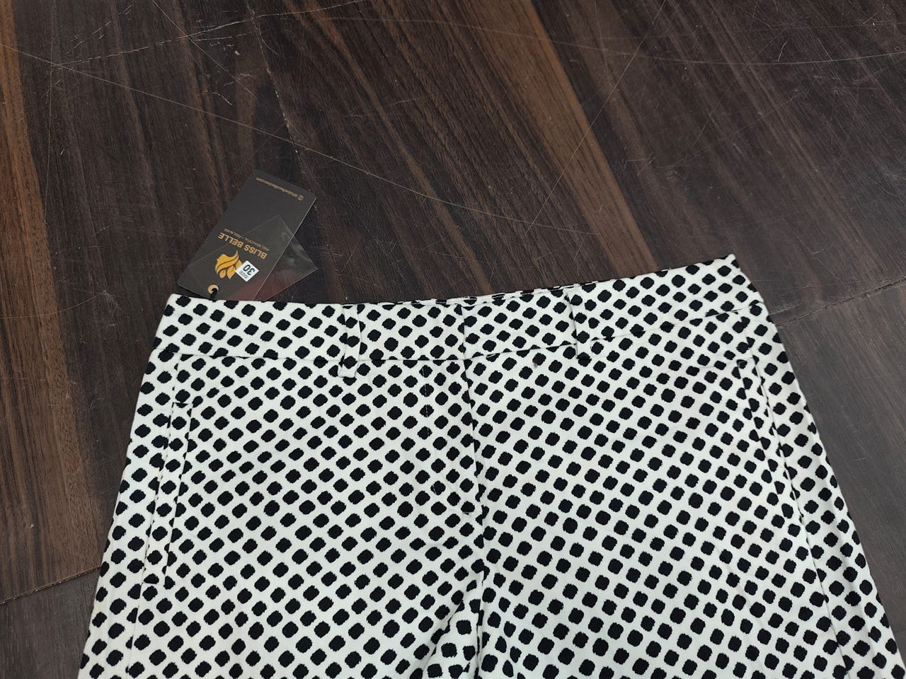 Women’s Black & White Diamond Print Shorts : Size 30